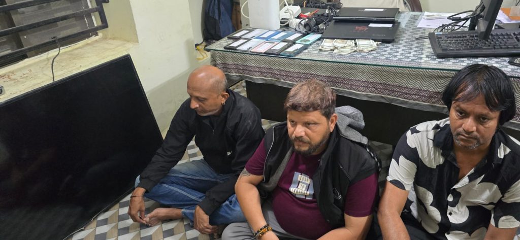 આઈ સી સી વર્લ્ડકપ મેન્સ ૨૬ ઉપર જુગાર રમતા પકડતી વરનામાં પોલીસ